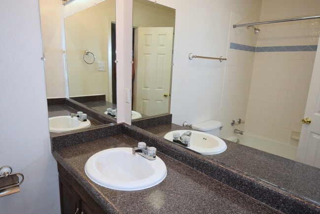 Building Photo - Wonderful 3 bed 2 bath home!
