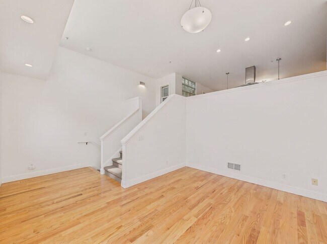 Building Photo - 853 De Haro St