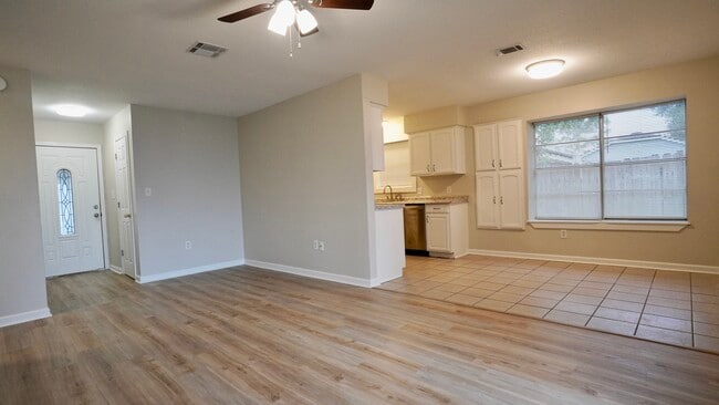 Building Photo - 105 Foxbriar St