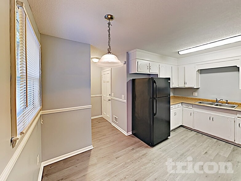 Building Photo - 3213 Woodsen Cir