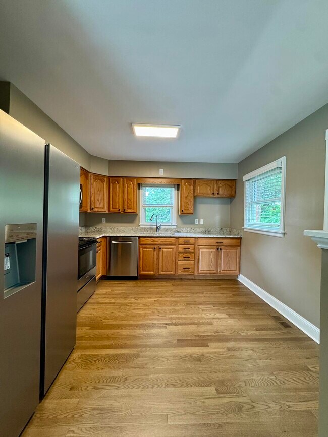 Building Photo - 2564 Millbrook Dr