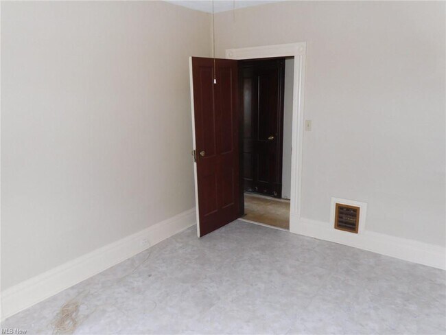 Building Photo - 16 S Hubbard Rd