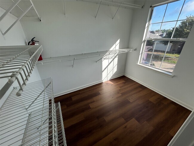 Building Photo - 21523 Aldercy