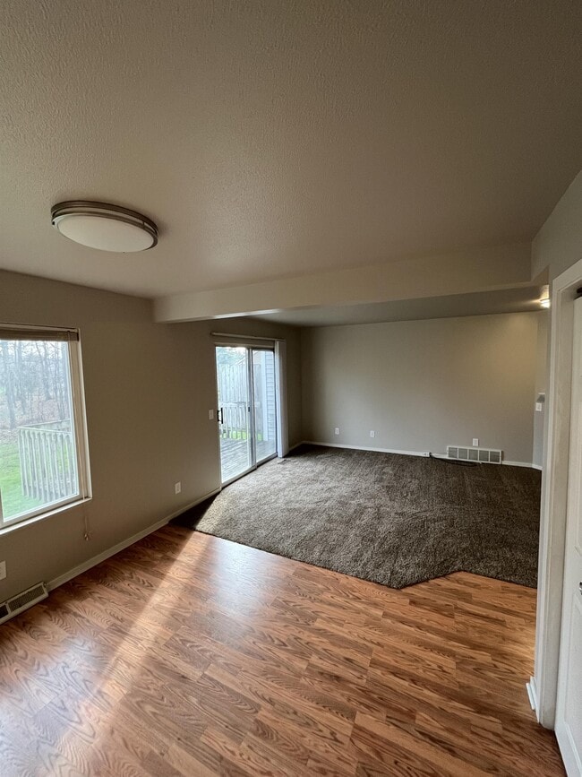 Building Photo - 7992 Green Meadow Ct