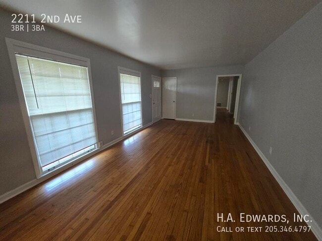 Building Photo - 2211 2nd Ave