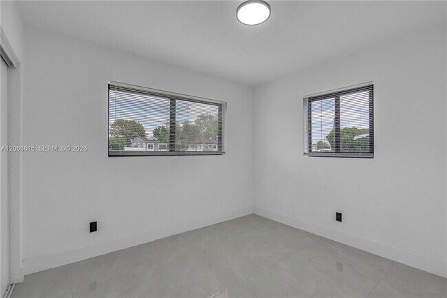 Building Photo - 1000 NW 198th St