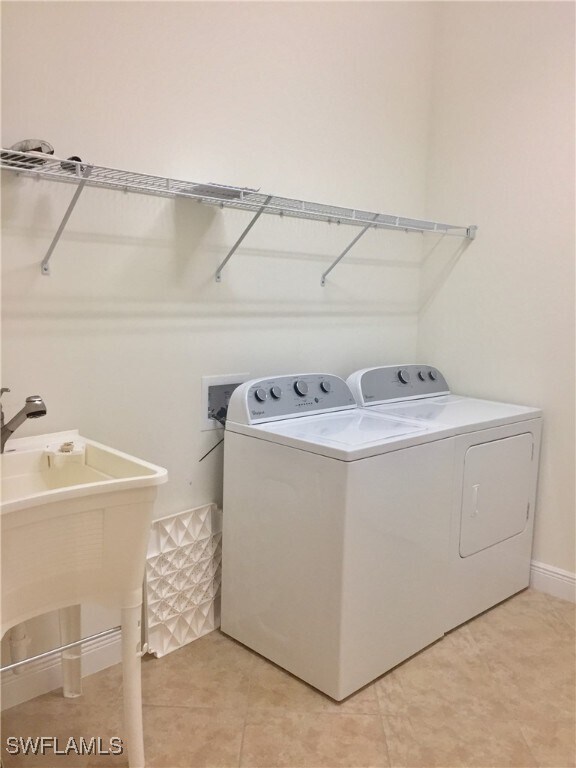 Building Photo - 4573 Tamarind Way