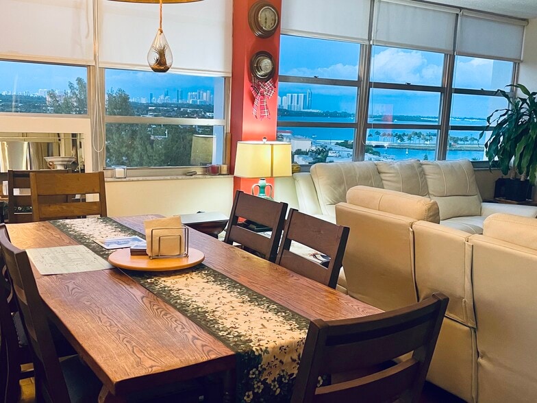 Building Photo - 11930 N Bayshore Dr