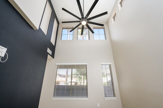 Living Room - Height perspective - 1024 E Frye Rd