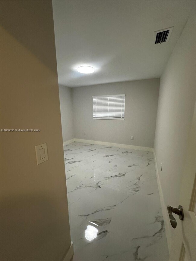 Building Photo - 828 NW 23rd Ct
