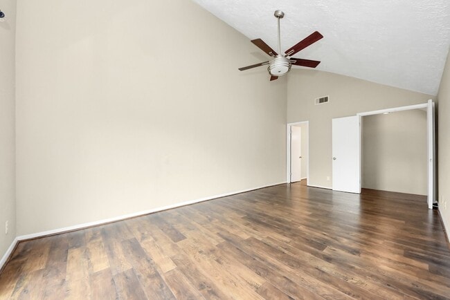 Building Photo - 651 Davis Rd