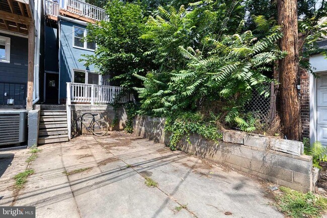 Building Photo - 1409 Battery Ave