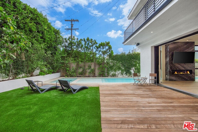 Building Photo - 444 Laurel Ave