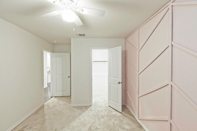 Building Photo - 1111 Emerald Gate Dr
