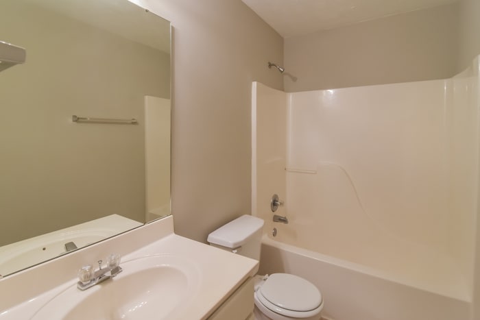 Building Photo - 4669 Young Pointe Manor