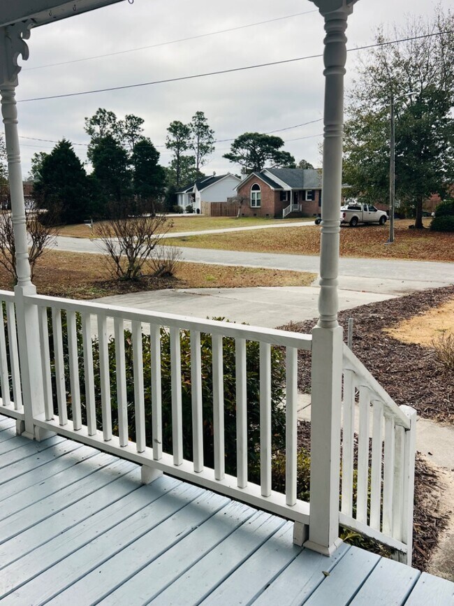 Building Photo - 208 Elmhurst Rd