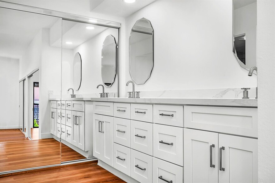 Primary Bath - 4425 Alla Rd