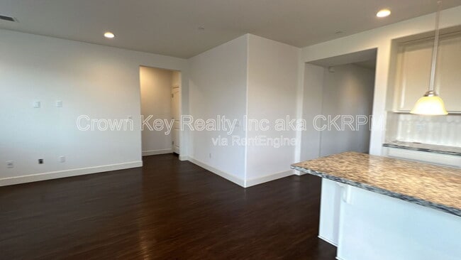 Building Photo - 448 Albertina Ave