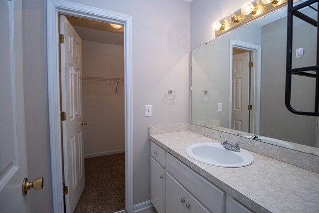 Building Photo - Spacious 3BR/2BA Home Near Fort Jackson & VA Hospital *Military Discount Offered!