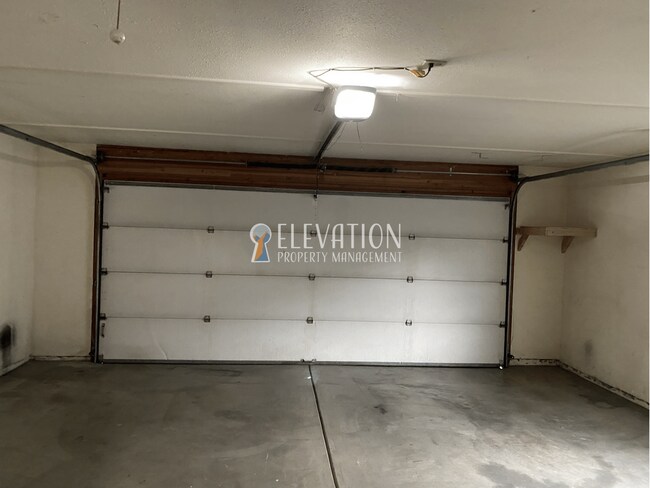 Building Photo - 61875 Avonlea Cir