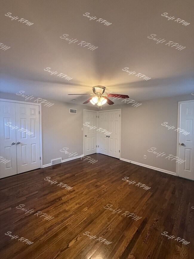 Building Photo - 9805 Carter Dr