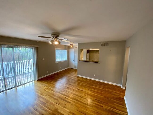 Building Photo - 1416 Foxhall Ln SE