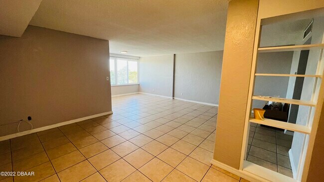 Building Photo - 732 N Halifax Ave