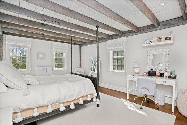 Building Photo - 141 W Norwalk Rd