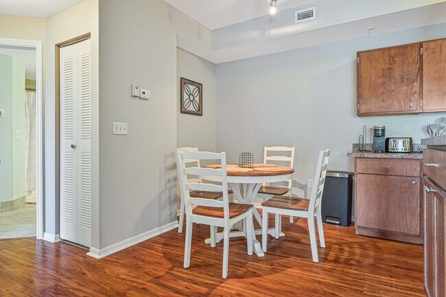 Building Photo - ** Tuscany Gardens ~ Fully Furnished 2 BED Condo in Fort Myers **