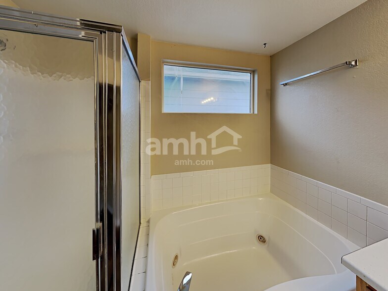 Building Photo - 11468 River Run Pky