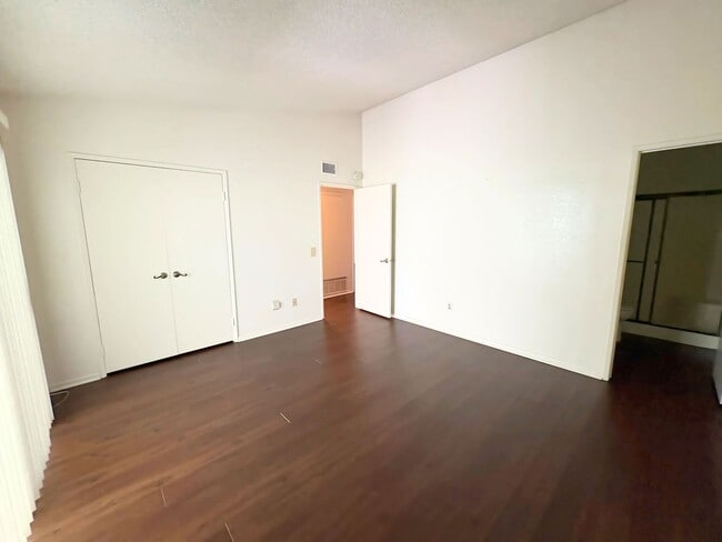 Building Photo - 3 Bedroom Rancho Cucamonga Condo