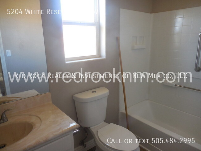 Building Photo - Beautifully Remodeled 3BR/3BA Home in SW ABQ!