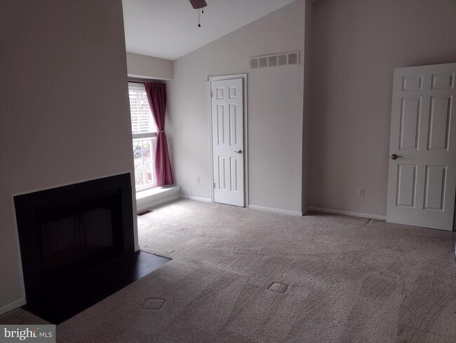 Building Photo - 83 Avon Ln