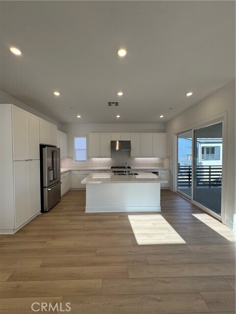 Building Photo - 436 Loon