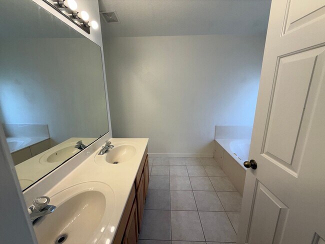 Building Photo - 12464 Castlemain Trail
