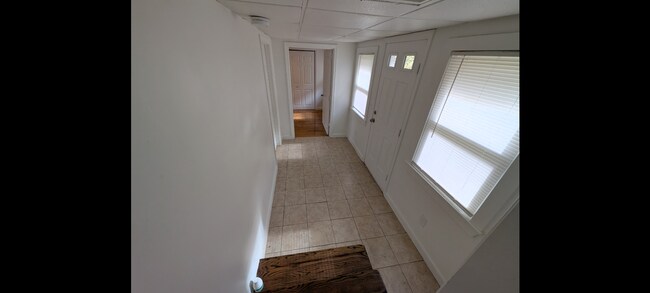 Building Photo - 28 Harding St