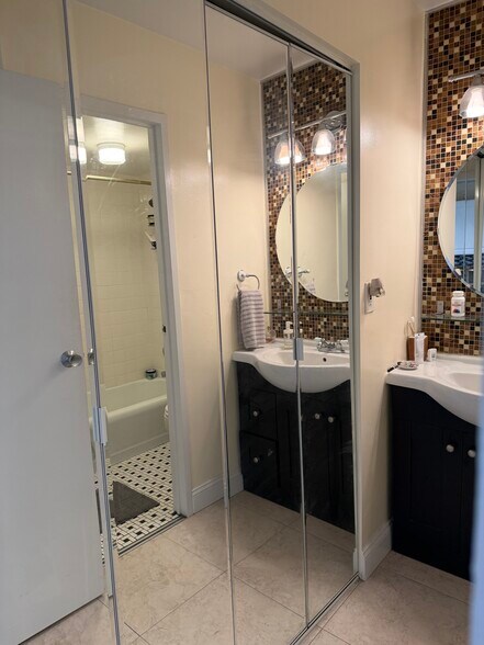 Building Photo - 2800 Wisconsin Ave NW