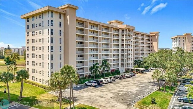 Building Photo - 2671 S Course Dr