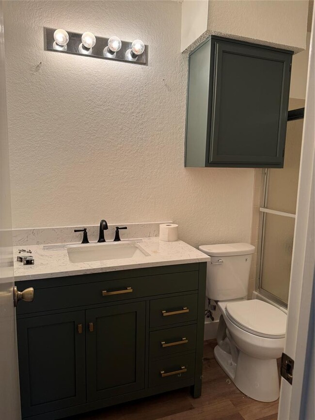 Building Photo - 709 Shade Tree Dr