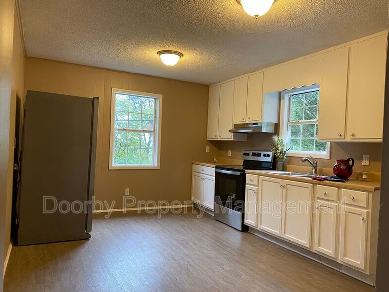 Building Photo - 3916 Blanchard St