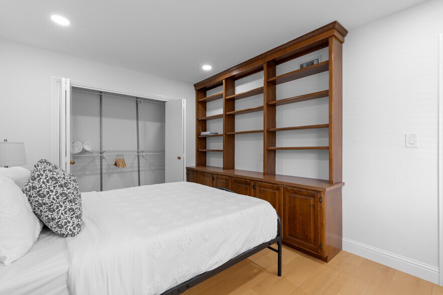 Building Photo - 17131 Autumn Cir