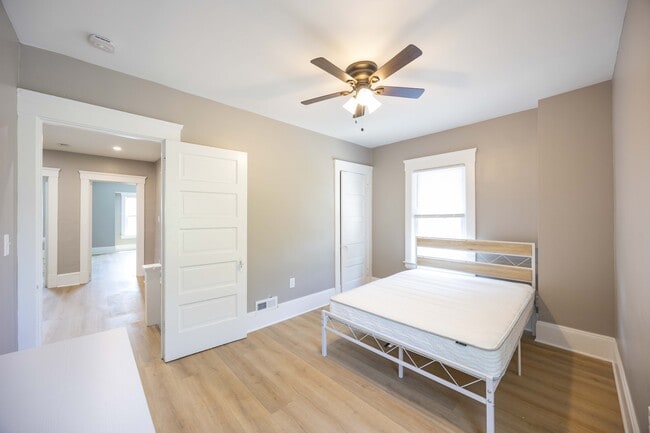 Building Photo - 1496 E 107th St