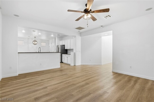 Building Photo - 10585 Cave Ridge St