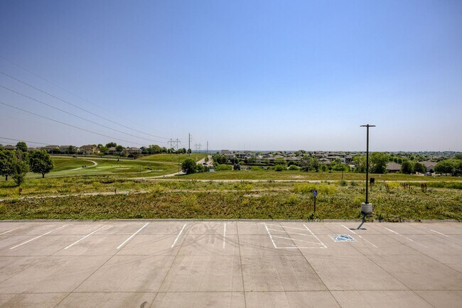 Building Photo - Must See Condo!!