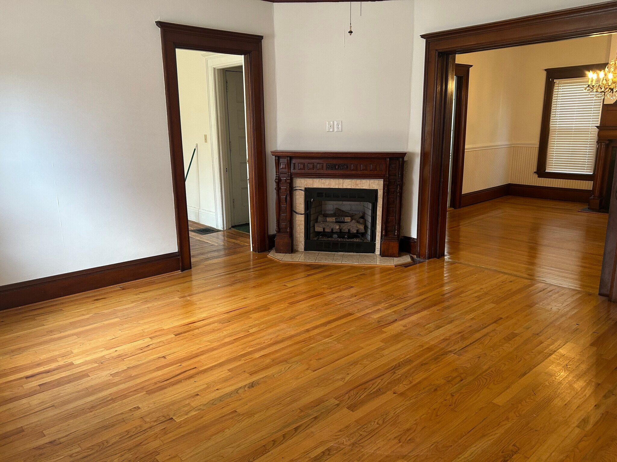 Living Room - 229 N Lowell Ave