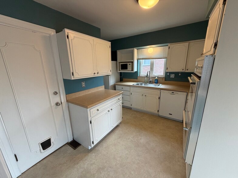 Kitchen - 2641 Vanderen Dr