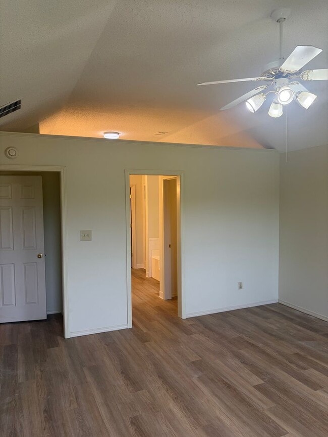 Building Photo - 908 Aspen Ave