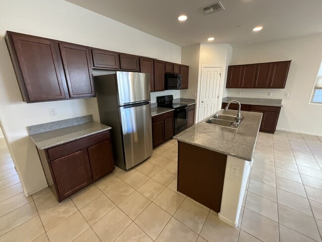 Building Photo - "Charming 3-Bed Oasis with Modern Comfort ...