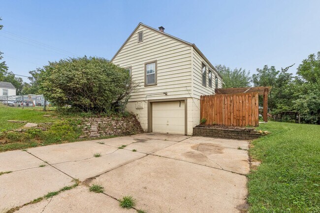 Building Photo - 3620 N 61st St