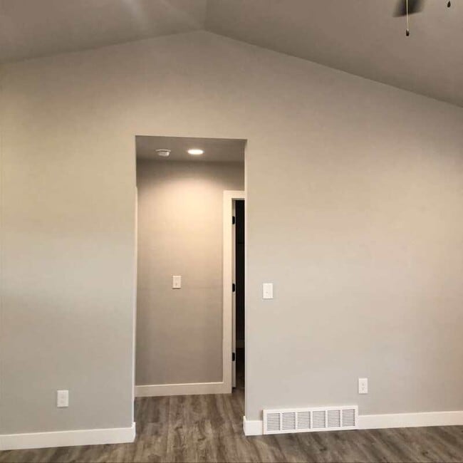 Building Photo - 449/451 Longwood Lane - 451